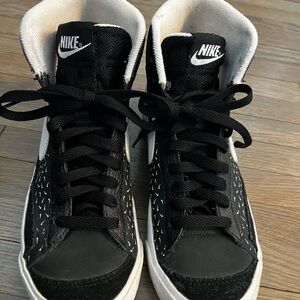 Woman’s Nike sneakers size 5